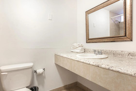 Camelot Waterfront Inn