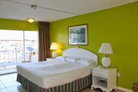 Camelot Waterfront Inn