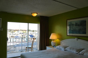 Camelot Waterfront Inn