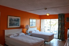 Camelot Waterfront Inn