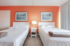 Camelot Waterfront Inn