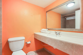 Camelot Waterfront Inn