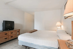 Camelot Waterfront Inn