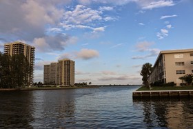Camelot Waterfront Inn