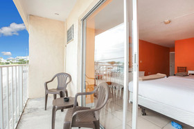 Camelot Waterfront Inn
