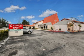 Camelot Waterfront Inn