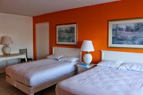 Camelot Waterfront Inn