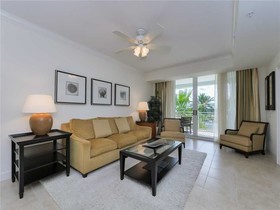 Yacht Harbor Village