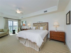 Yacht Harbor Village