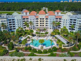 Yacht Harbor Village