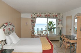 Days Inn by Wyndham Panama City Beach/Ocean Front
