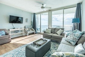 Aqua Resort by Teeming Vacation Rentals