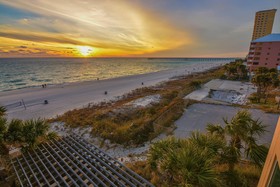 Aqua Resort by Teeming Vacation Rentals