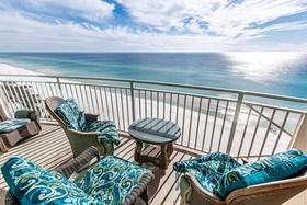Aqua Resort by Teeming Vacation Rentals