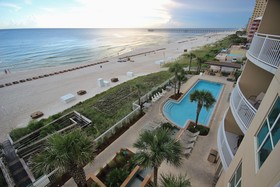 Aqua Resort by Teeming Vacation Rentals