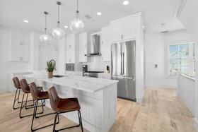 Beach House - Reel Em Inn by Panhandle Getaways