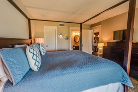 Edgewater Beach & Golf Resort by Book That Condo