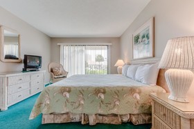 Edgewater Beach & Golf Resort by Book That Condo