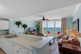 Majestic Beach Towers by iTrip