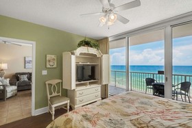 Majestic Beach Towers by iTrip