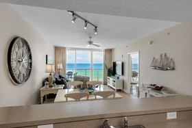 Majestic Beach Towers by iTrip