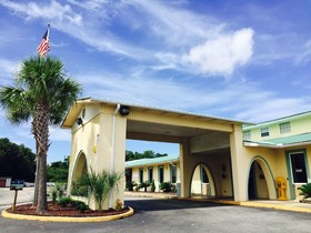 Garden Inn & Suites