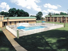 Garden Inn & Suites