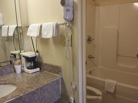 Garden Inn & Suites