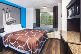 Super 8 by Wyndham Pensacola