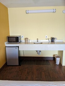 Days Inn & Suites by Wyndham Port Richey
