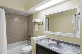 Days Inn & Suites by Wyndham Port Richey