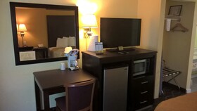 Days Inn & Suites by Wyndham Port Richey