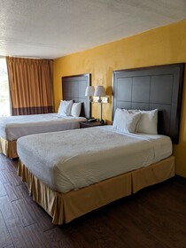 Days Inn & Suites by Wyndham Port Richey