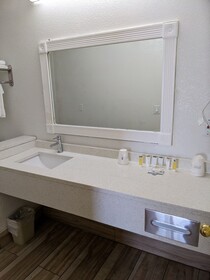 Days Inn & Suites by Wyndham Port Richey