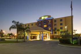 Holiday Inn Express Hotel & Suites Port St. Lucie
