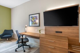 Holiday Inn Express & Suites Ruskin