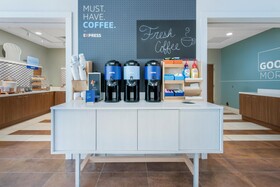 Holiday Inn Express & Suites Ruskin