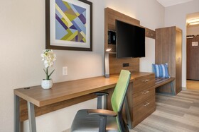 Holiday Inn Express & Suites Ruskin