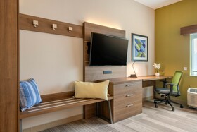 Holiday Inn Express & Suites Ruskin