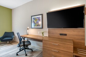 Holiday Inn Express & Suites Ruskin