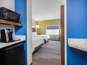 Holiday Inn Express & Suites Ruskin