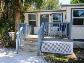 Tropical Winds Motel & Cottages