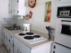 Tropical Winds Motel & Cottages