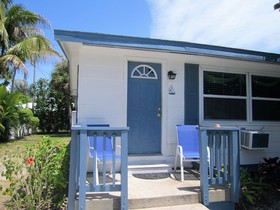 Tropical Winds Motel & Cottages