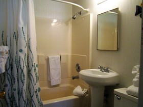 Tropical Winds Motel & Cottages