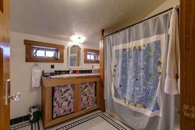Hibiscus Coffee & Guesthouse