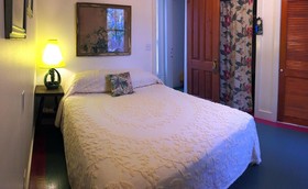 Hibiscus Coffee & Guesthouse
