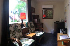 Hibiscus Coffee & Guesthouse