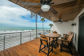 Fanta-Sea On The Beach by Beachside Management