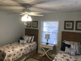 Rad's Cozy Cottage on Canal